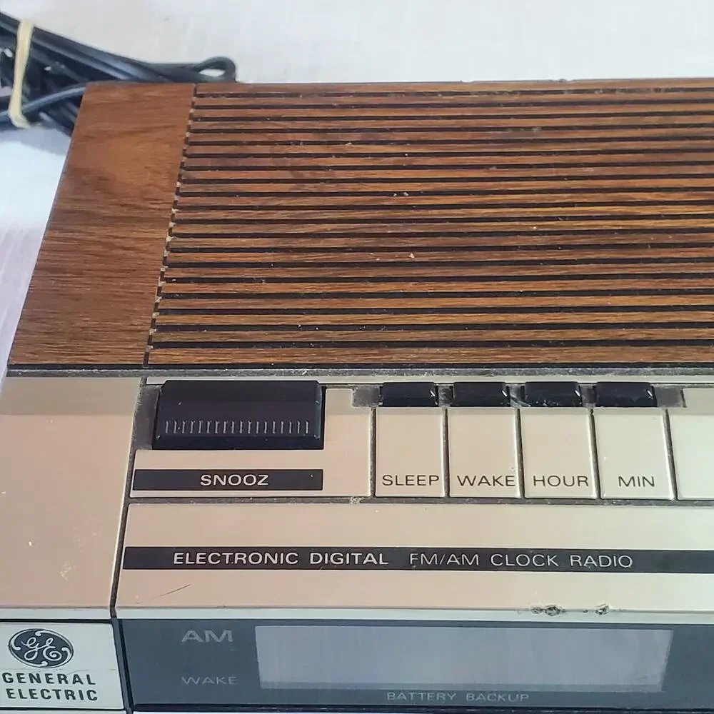 General Electric Alarm Clock Model 7-46308